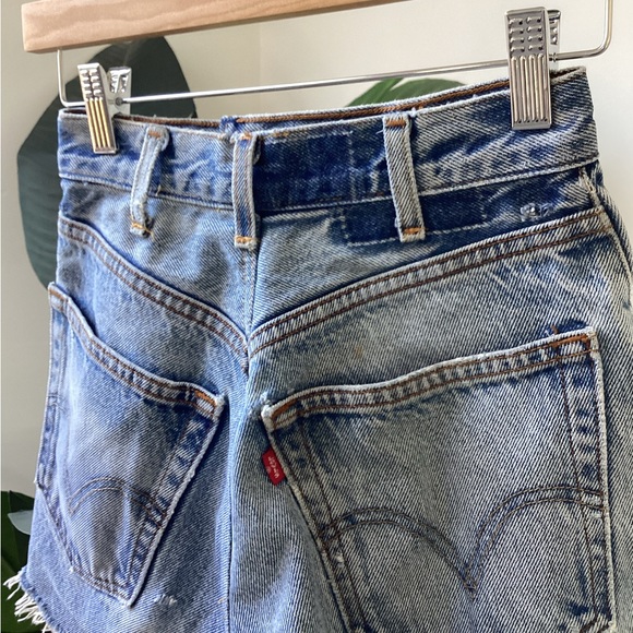 Levi’s denim shorts. - Picture 4 of 5